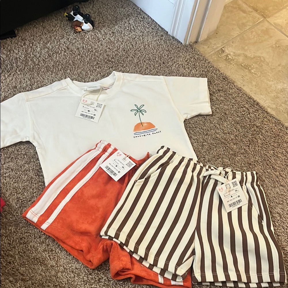 SOLD💕 Kids Set 3T- White, Orange, and Brown Stripes